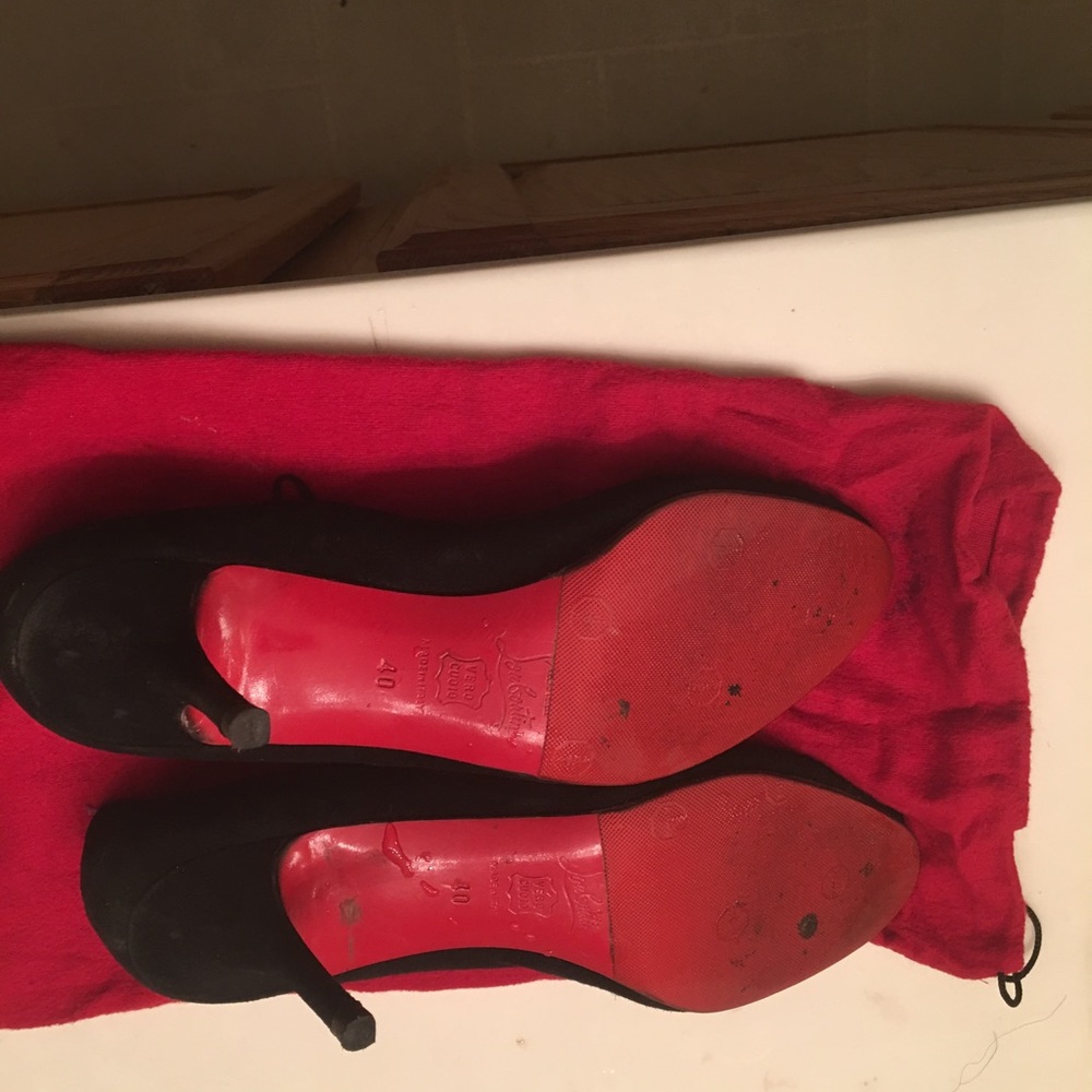 Christian Louboutin  size 40 low heel suede pumps